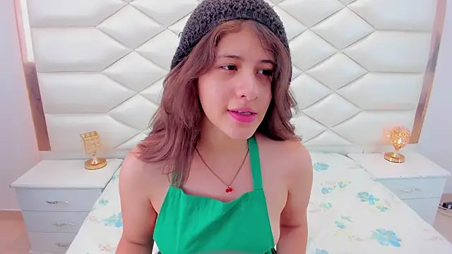 Snapshot of MiaQueen021 chatting on 01.27.25 MiaQueen021 online show from 01.27.25