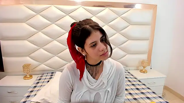 Snapshot of MiaQueen021 chatting on 02.06.25 MiaQueen021 online show from 02.06.25