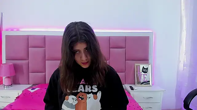 Snapshot of MiaQueen021 chatting on 03.17.25 MiaQueen021 online show from 03.17.25