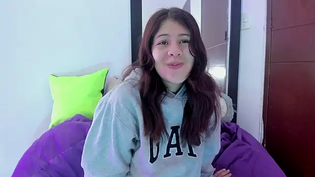 Snapshot of MiaQueen021 chatting on 09.08.25 MiaQueen021 online show from 09.08.25