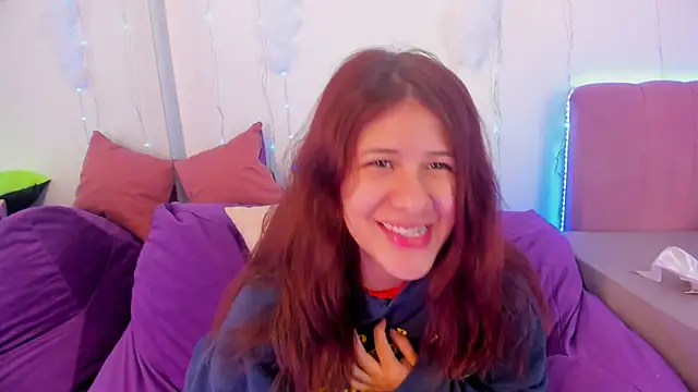 Snapshot of MiaQueen021 chatting on 10.01.25 MiaQueen021 online show from 10.01.25