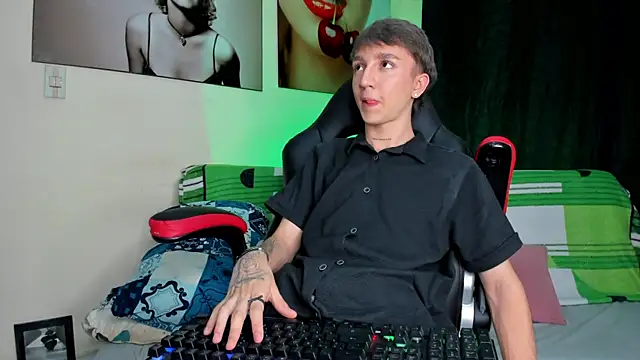 Snapshot of jeremy_salvatore chatting on 01.20.25 jeremy salvatore online show from 01.20.25