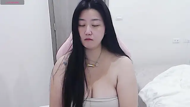 Snapshot of minnie9009 chatting on 11.18.25 minnie9009 online show from 11.18.25