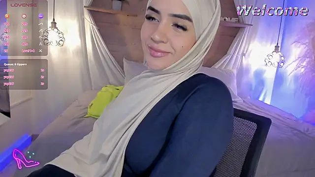 Snapshot of Luceroooo chatting on 01.16.25 Luceroooo online show from 01.16.25