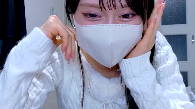 Snapshot of riken_jp chatting on 10.26.25 riken jp online show from 10.26.25