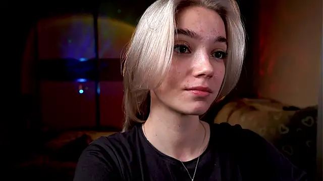 Snapshot of ileanacampbe chatting on 03.19.25 ileanacampbe online show from 03.19.25