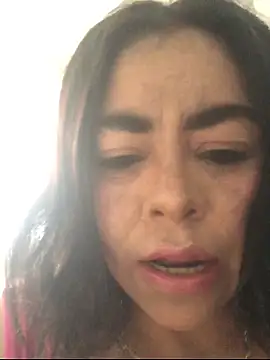 Snapshot of lashula chatting on 11.06.25 lashula online show from 11.06.25