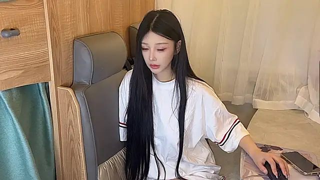 Snapshot of muyan_00 chatting on 11.22.25 muyan 00 online show from 11.22.25