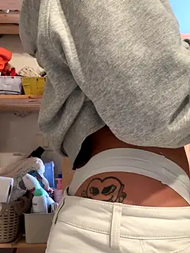 Snapshot of Ginger10 chatting on 12.18.25 Ginger10 online show from 12.18.25