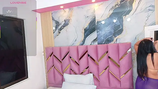 hotiergirl online show from 10.31.25