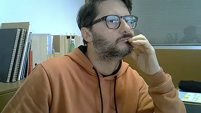 Snapshot of Cellino4 chatting on 02.01.25 Cellino4 online show from 02.01.25