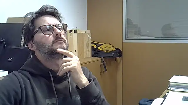 Snapshot of Cellino4 chatting on 03.03.25 Cellino4 online show from 03.03.25