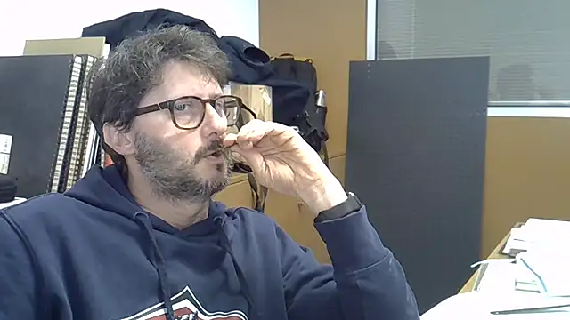 Snapshot of Cellino4 chatting on 03.08.25 Cellino4 online show from 03.08.25