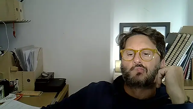 Snapshot of Cellino4 chatting on 10.06.25 Cellino4 online show from 10.06.25