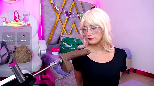 SussanHottye1  online show from 11.30.25