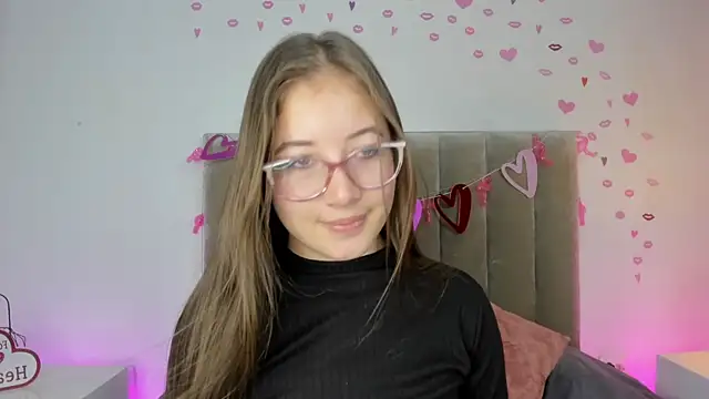 Snapshot of Dahlia_Rousse chatting on 03.04.25 Dahlia Rousse online show from 03.04.25