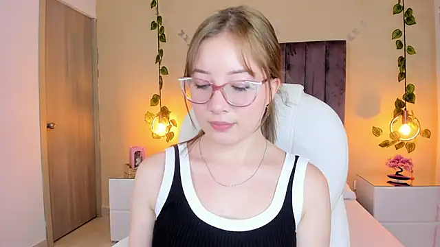 Snapshot of Dahlia_Rousse chatting on 09.27.25 Dahlia Rousse online show from 09.27.25