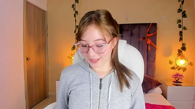 Snapshot of Dahlia_Rousse chatting on 10.10.25 Dahlia Rousse online show from 10.10.25