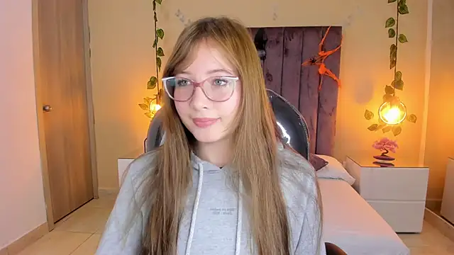 Snapshot of Dahlia_Rousse chatting on 10.15.25 Dahlia Rousse online show from 10.15.25