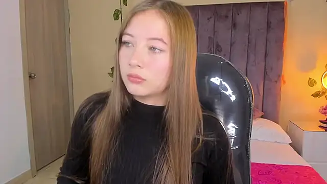 Snapshot of Dahlia_Rousse chatting on 10.18.25 Dahlia Rousse online show from 10.18.25