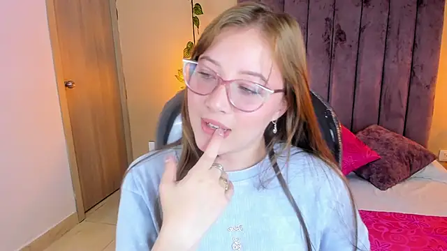 Snapshot of Dahlia_Rousse chatting on 10.23.25 Dahlia Rousse online show from 10.23.25