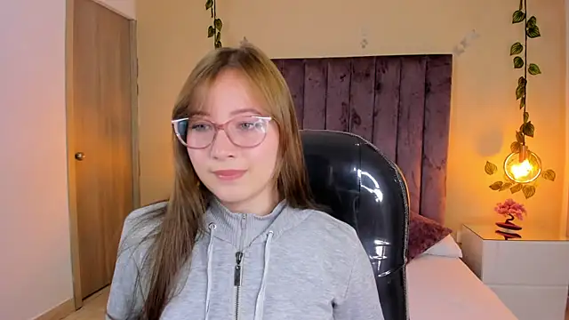 Snapshot of Dahlia_Rousse chatting on 10.27.25 Dahlia Rousse online show from 10.27.25