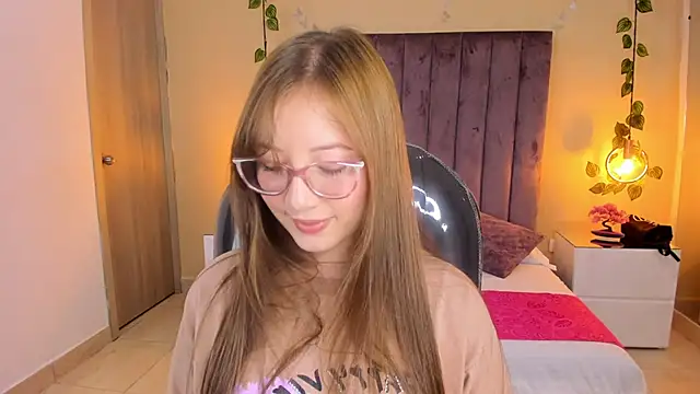 Snapshot of Dahlia_Rousse chatting on 11.08.25 Dahlia Rousse online show from 11.08.25