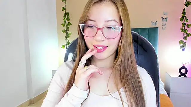 Snapshot of Dahlia_Rousse chatting on 11.30.25 Dahlia Rousse online show from 11.30.25