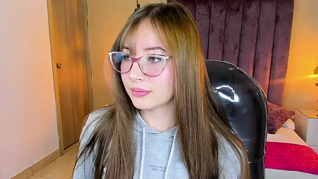 Snapshot of Dahlia_Rousse chatting on 12.04.25 Dahlia Rousse online show from 12.04.25