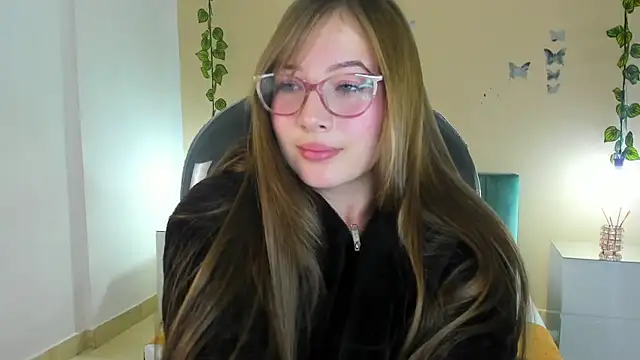 Snapshot of Dahlia_Rousse chatting on 12.20.25 Dahlia Rousse online show from 12.20.25