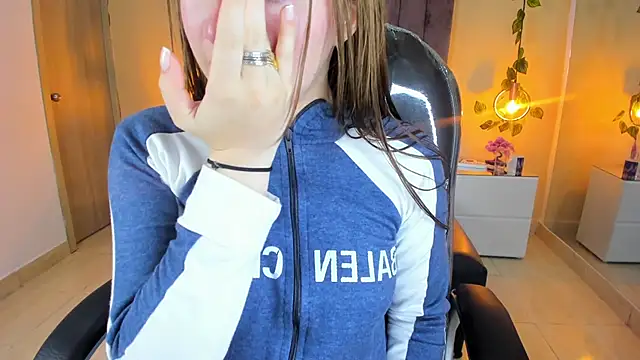 Snapshot of Dahlia_Rousse chatting on 12.21.25 Dahlia Rousse online show from 12.21.25