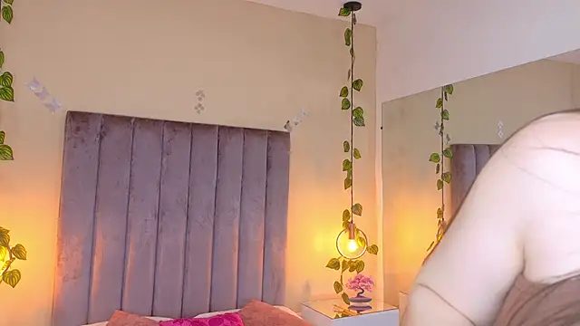 Dahlia Rousse online show from 03.21.26