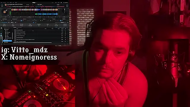 Snapshot of vittote chatting on 02.14.25 vittote online show from 02.14.25