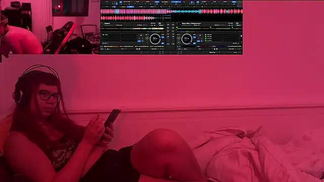 Snapshot of vittote chatting on 10.06.25 vittote online show from 10.06.25