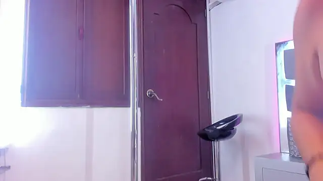 LucineArias online show from 02.06.25