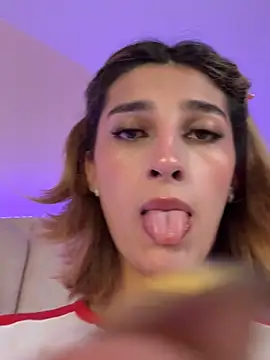 Queensara  online show from 03.15.25