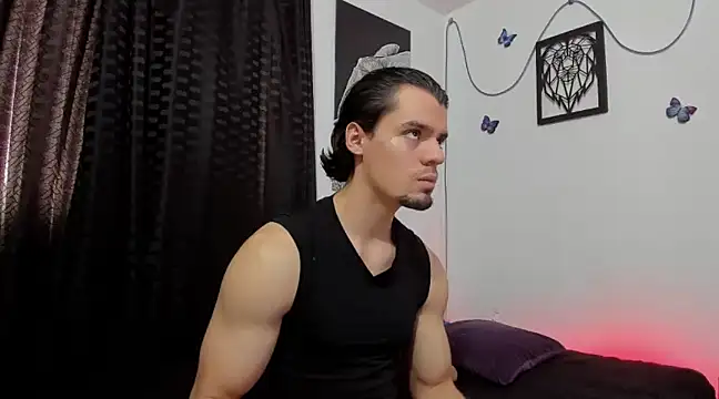 Snapshot of maxi_styles chatting on 01.27.25 maxi styles online show from 01.27.25