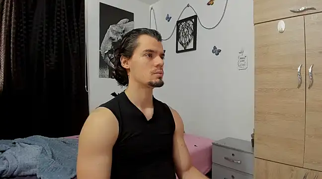 Snapshot of maxi_styles chatting on 02.14.25 maxi styles online show from 02.14.25