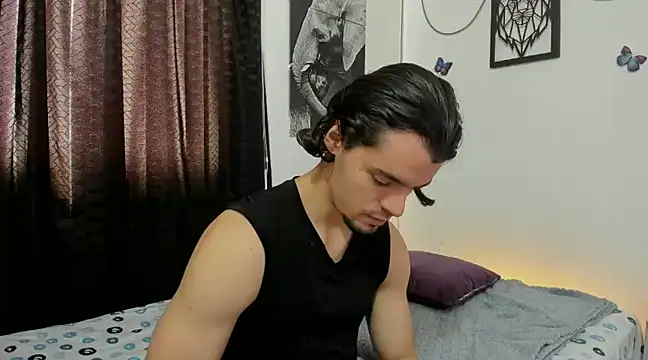 Snapshot of maxi_styles chatting on 03.14.25 maxi styles online show from 03.14.25