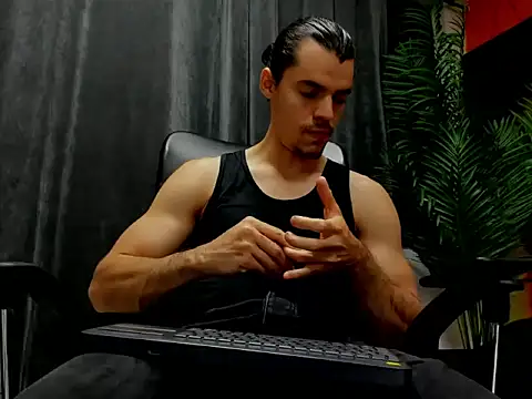 Snapshot of maxi_styles chatting on 02.14.26 maxi styles online show from 02.14.26