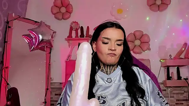 Snapshot of amyswallow7 chatting on 10.25.25 amyswallow7 online show from 10.25.25