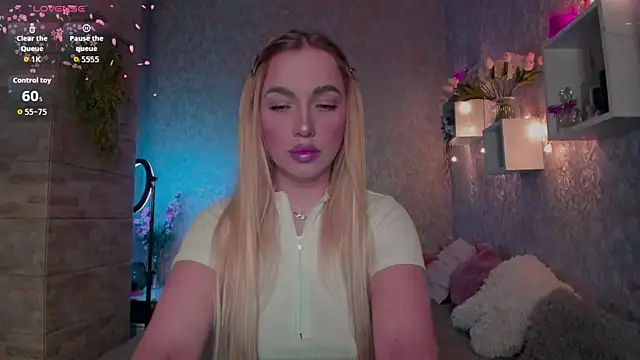 Mika Rayy online show from 12.15.25