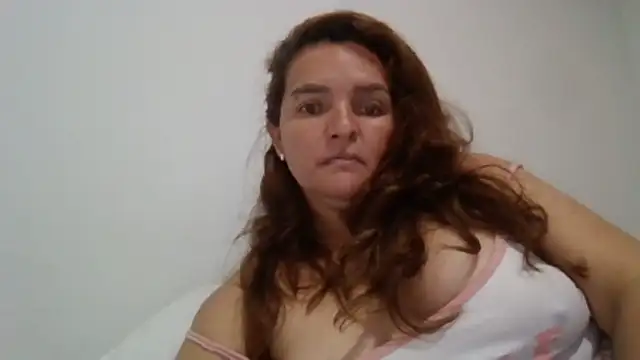 Snapshot of squirtlatinx chatting on 04.18.26 squirtlatinx online show from 04.18.26