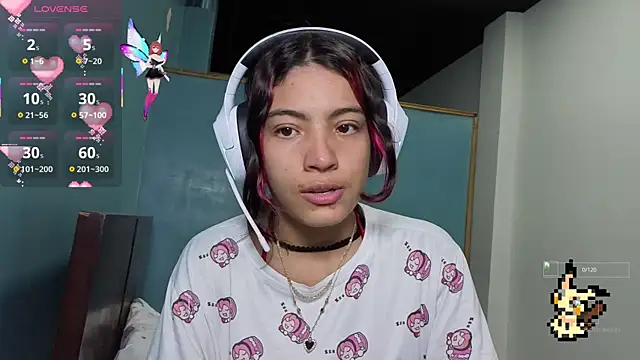 Snapshot of Lovelyamyy chatting on 10.23.25 Lovelyamyy online show from 10.23.25