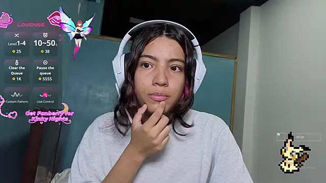 Snapshot of Lovelyamyy chatting on 10.26.25 Lovelyamyy online show from 10.26.25