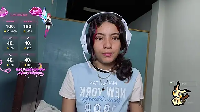 Snapshot of Lovelyamyy chatting on 10.28.25 Lovelyamyy online show from 10.28.25