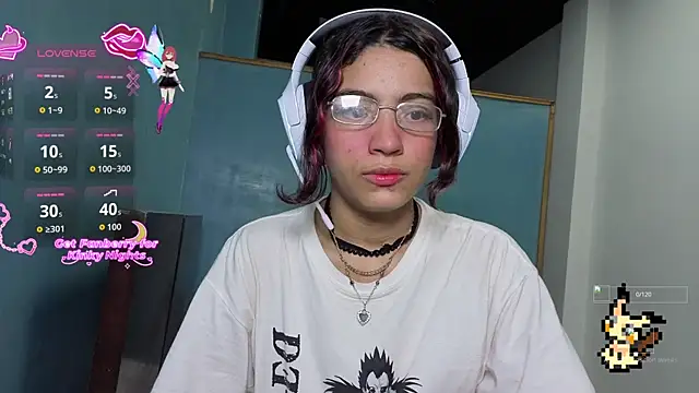 Snapshot of Lovelyamyy chatting on 10.29.25 Lovelyamyy online show from 10.29.25