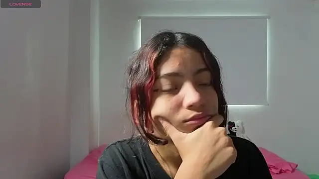 Snapshot of Lovelyamyy chatting on 11.24.25 Lovelyamyy online show from 11.24.25