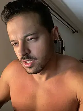 Snapshot of Lucasfit24 chatting on 03.19.25 Lucasfit24 online show from 03.19.25