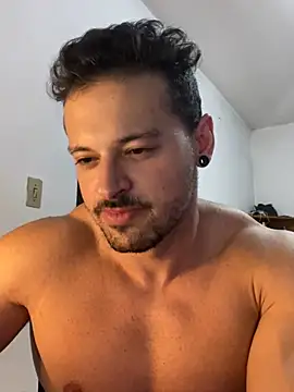 Snapshot of Lucasfit24 chatting on 03.20.25 Lucasfit24 online show from 03.20.25